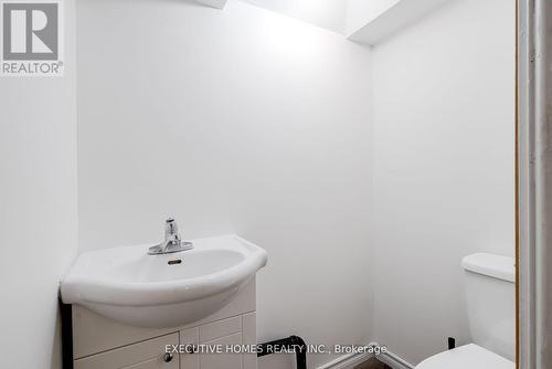 17 Marshall St, Waterloo, ON - Indoor Photo Showing Bathroom