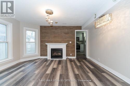 4718 Jepson St S, Niagara Falls, ON - Indoor Photo Showing Living Room With Fireplace