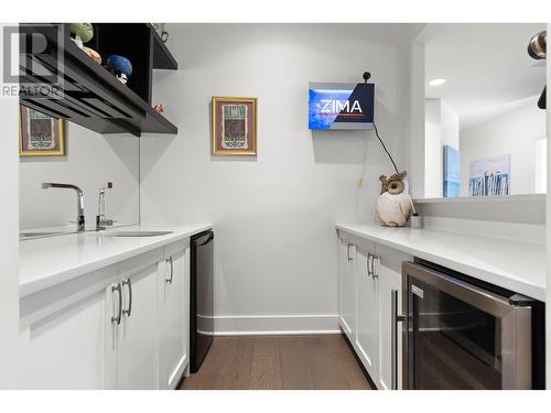 100 Falcon Point Way, Vernon, BC - Indoor Photo Showing Kitchen