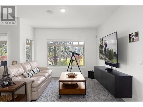 100 Falcon Point Way, Vernon, BC - Indoor Photo Showing Living Room