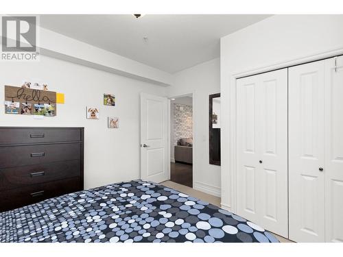 100 Falcon Point Way, Vernon, BC - Indoor Photo Showing Bedroom