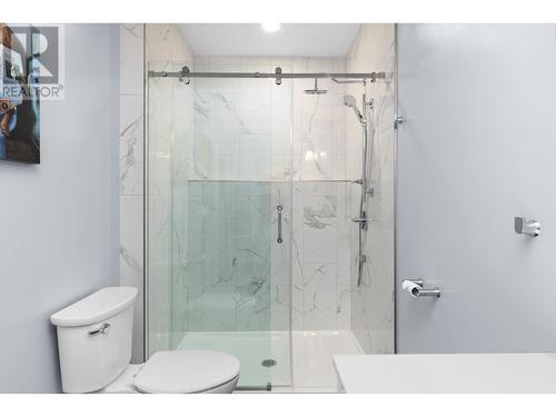 100 Falcon Point Way, Vernon, BC - Indoor Photo Showing Bathroom