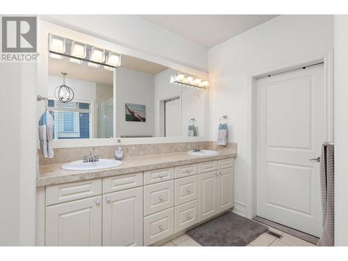 100 Falcon Point Way, Vernon, BC - Indoor Photo Showing Bathroom