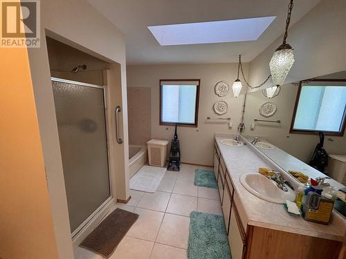 2141 Campbell Place, West Kelowna, BC - Indoor Photo Showing Bathroom