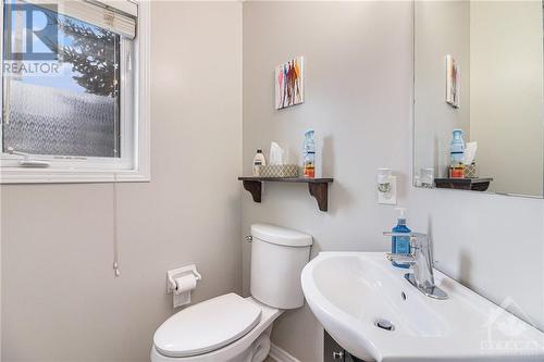 1310 Halton Terrace, Ottawa, ON - Indoor Photo Showing Bathroom