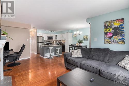 1310 Halton Terrace, Ottawa, ON - Indoor Photo Showing Living Room