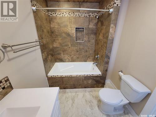402 4Th Street, Medstead, SK - Indoor Photo Showing Bathroom