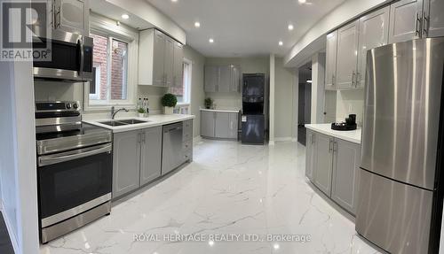 45 Hewitt Cres, Ajax, ON - Indoor Photo Showing Kitchen With Double Sink