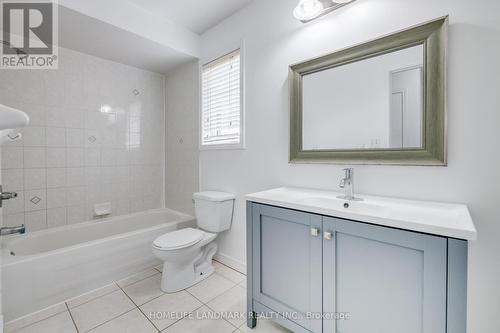 18 Westhampton Way, Hamilton, ON - Indoor Photo Showing Bathroom