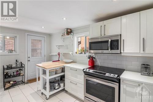 59 St Andrew Street, Ottawa, ON - Indoor Photo Showing Kitchen