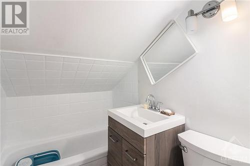 59 St Andrew Street, Ottawa, ON - Indoor Photo Showing Bathroom