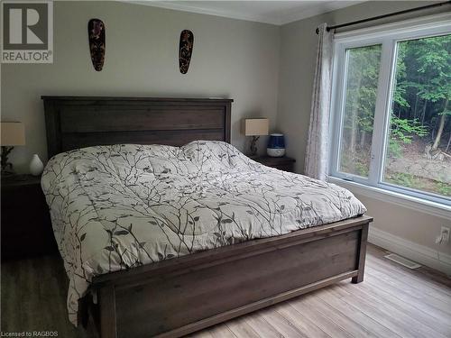 Master Bedroom - 135 Lake Drive, West Grey, ON - Indoor Photo Showing Bedroom