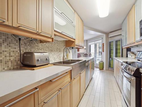 Cuisine - 203-3081 Rue Édouard-Montpetit, Laval (Chomedey), QC - Indoor Photo Showing Kitchen With Double Sink