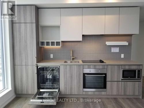 4002 - 898 Portage Parkway, Vaughan, ON - Indoor Photo Showing Kitchen With Double Sink
