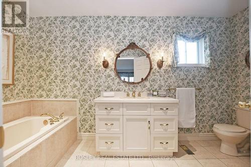 2 Banbury Crt, Aurora, ON - Indoor Photo Showing Bathroom