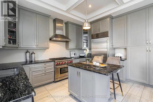 125 Chesney Cres, Vaughan, ON - Indoor Photo Showing Kitchen With Upgraded Kitchen