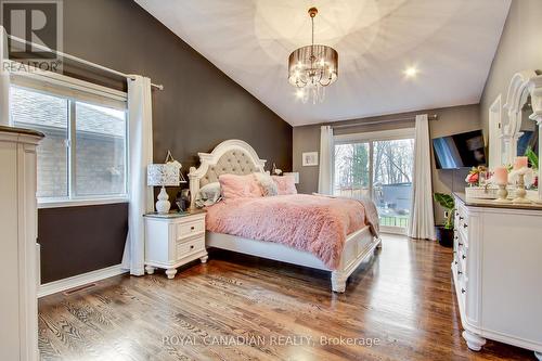 182 Taylor Dr, Barrie, ON - Indoor Photo Showing Bedroom