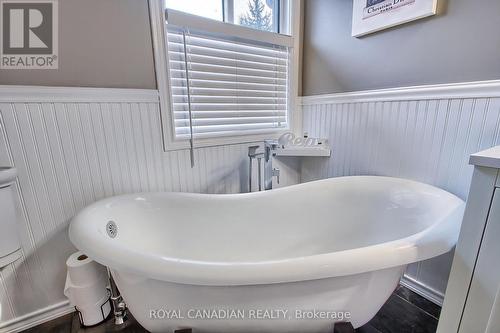 182 Taylor Dr, Barrie, ON - Indoor Photo Showing Bathroom