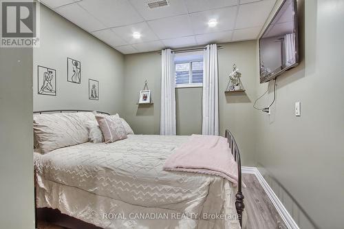 182 Taylor Dr, Barrie, ON - Indoor Photo Showing Bedroom