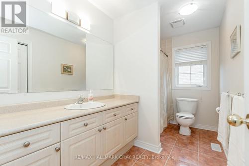 34 Balmoral Pl, Barrie, ON - Indoor Photo Showing Bathroom