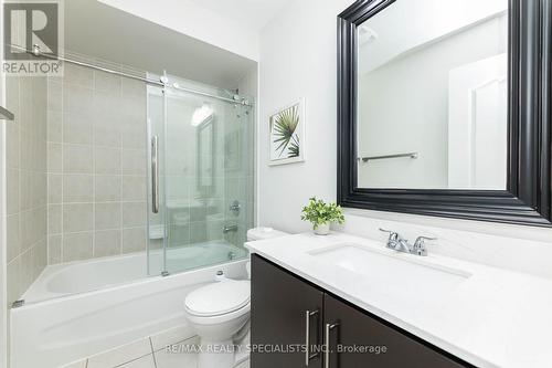 646 Best Rd, Milton, ON - Indoor Photo Showing Bathroom