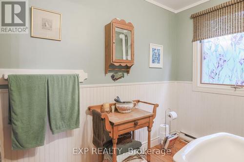 10 Sixth Street, Kawartha Lakes, ON - Indoor Photo Showing Bathroom