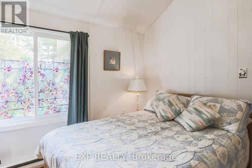 10 Sixth Street, Kawartha Lakes, ON - Indoor Photo Showing Bedroom