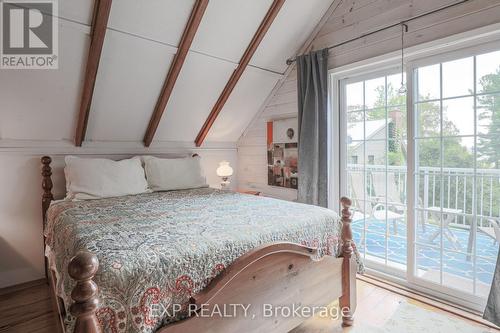 10 Sixth St, Kawartha Lakes, ON - Indoor Photo Showing Bedroom