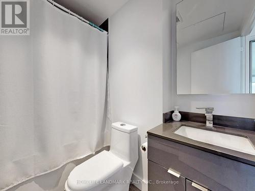 #3806 -7 Grenville St, Toronto, ON - Indoor Photo Showing Bathroom
