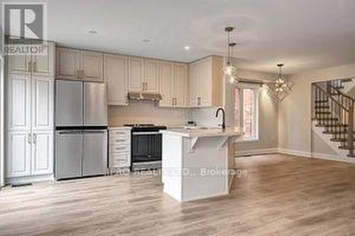 887 Brassard Circle, Milton, ON - Indoor Photo Showing Kitchen With Upgraded Kitchen