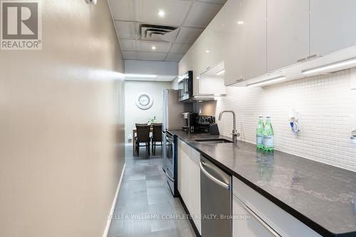 527 Barton Street E, Hamilton, ON - Indoor Photo Showing Kitchen