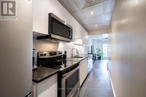 527 Barton St E, Hamilton, ON - Indoor Photo Showing Kitchen With Upgraded Kitchen