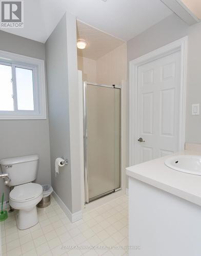 59 Winona Rd, Middlesex Centre, ON - Indoor Photo Showing Bathroom