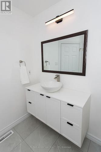 59 Winona Road, Middlesex Centre, ON - Indoor Photo Showing Bathroom