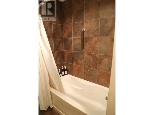 1485 Highland Drive S, Kelowna, BC - Indoor Photo Showing Bathroom