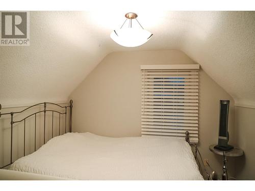 1485 Highland Drive S, Kelowna, BC - Indoor Photo Showing Bedroom