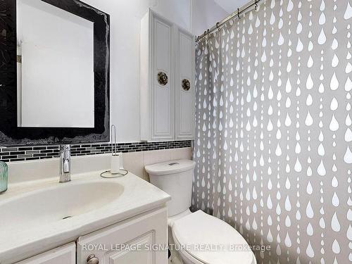 16 Armada Crt, Toronto, ON - Indoor Photo Showing Bathroom