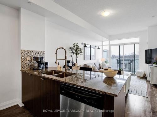 405-35 Fontenay Crt, Toronto, ON - Indoor Photo Showing Kitchen With Double Sink