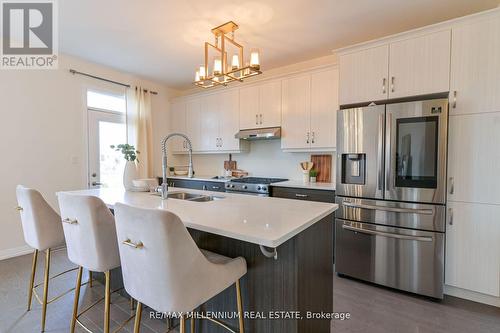 35 Divers Rd, Brampton, ON - Indoor Photo Showing Kitchen With Double Sink With Upgraded Kitchen