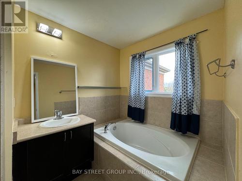7 Vandervoort Drive, Richmond Hill, ON - Indoor Photo Showing Bathroom