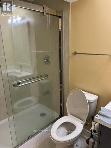7 Vandervoort Dr, Richmond Hill, ON - Indoor Photo Showing Bathroom