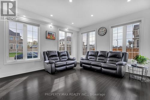 25 Vineyard Drive, Brampton, ON - Indoor Photo Showing Living Room
