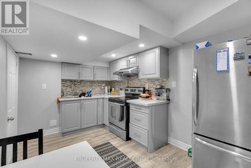 25 Vineyard Drive, Brampton, ON - Indoor Photo Showing Kitchen With Upgraded Kitchen