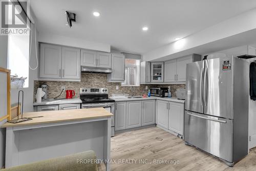 25 Vineyard Drive, Brampton, ON - Indoor Photo Showing Kitchen With Upgraded Kitchen