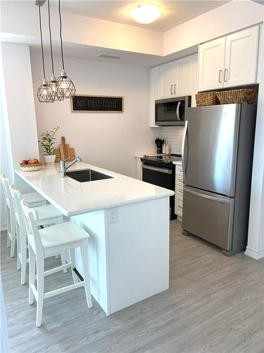 Kitchen - 450 Dundas Street E|Unit #428, Waterdown, ON - Indoor Photo Showing Kitchen With Upgraded Kitchen