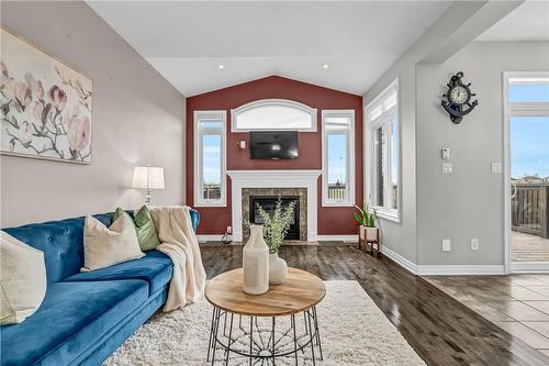 8516 Milomir Street, Niagara Falls, ON - Indoor Photo Showing Living Room With Fireplace