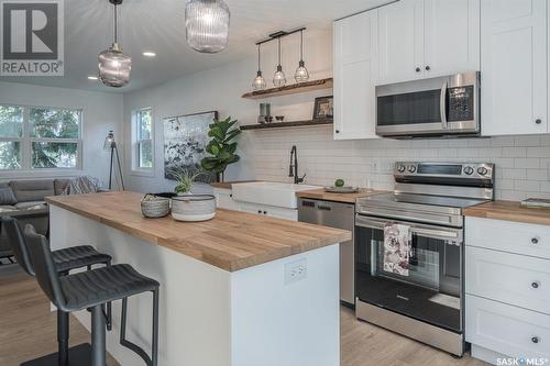 1011 7Th Street E, Saskatoon, SK - Indoor Photo Showing Kitchen With Upgraded Kitchen