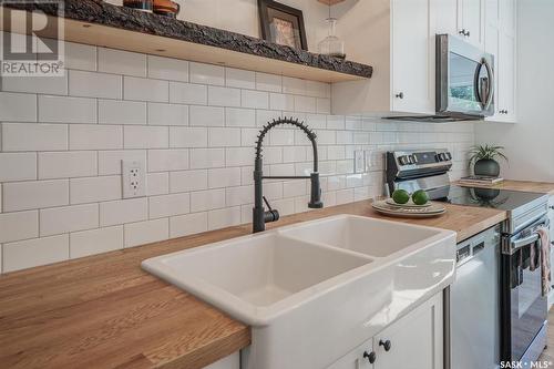 1011 7Th Street E, Saskatoon, SK - Indoor Photo Showing Kitchen With Double Sink