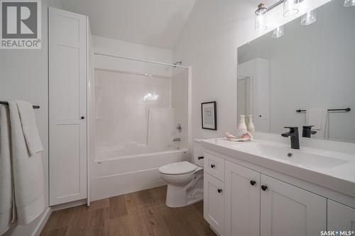 1011 7Th Street E, Saskatoon, SK - Indoor Photo Showing Bathroom