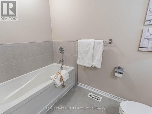 64 Bethune Ave, Welland, ON - Indoor Photo Showing Bathroom